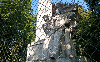Pomnik żołnierzy radzieckich trafi na cmentarz wojenny